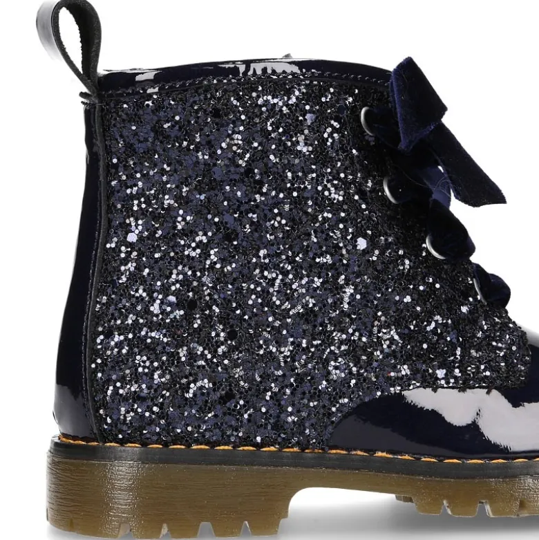 Botita rockera para niña con lazos de terciopelo en piel charol de colores con Glitter