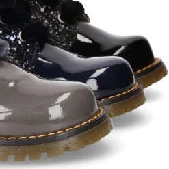 Botita rockera para niña con lazos de terciopelo en piel charol de colores con Glitter