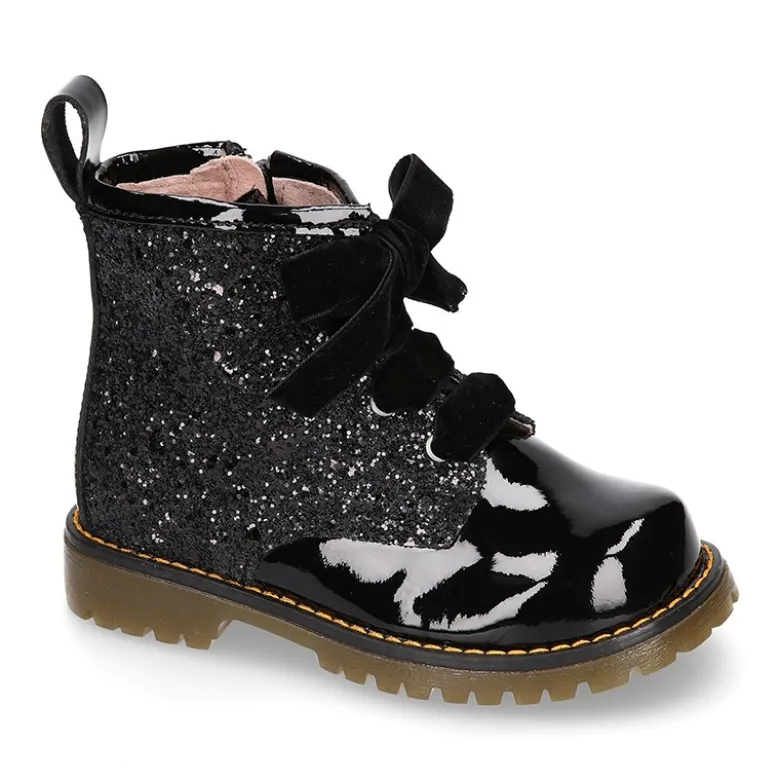 Botita rockera para niña con lazos de terciopelo en piel charol de colores con Glitter