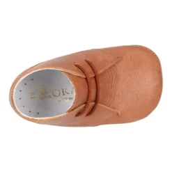 Botita Safari bebé con cordones en piel Napa suave en color CUERO.