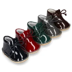 Botita Safari bebé osito con suela SUPER FLEXIBLE en piel charol.