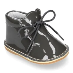 Botita Safari bebé osito con suela SUPER FLEXIBLE en piel charol.