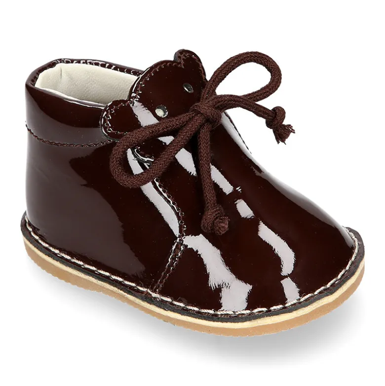 Botita Safari bebé osito con suela SUPER FLEXIBLE en piel charol.
