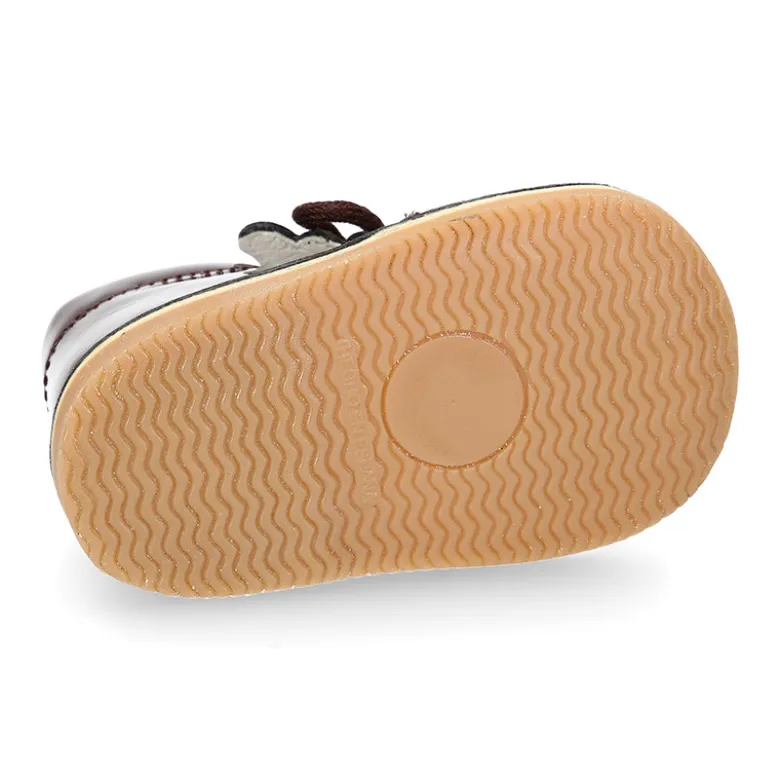 Botita Safari bebé osito con suela SUPER FLEXIBLE en piel charol.