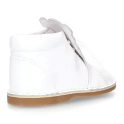 Botita Safari bebé osito con suela SUPER FLEXIBLE en piel charol BLANCO.