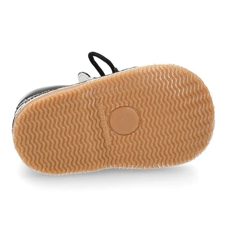 Botita Safari bebé osito con suela SUPER FLEXIBLE en piel charol NEGRO.