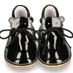 Botita Safari bebé osito con suela SUPER FLEXIBLE en piel charol NEGRO.