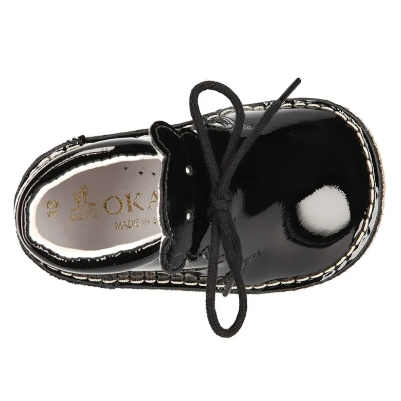 Botita Safari bebé osito con suela SUPER FLEXIBLE en piel charol NEGRO.