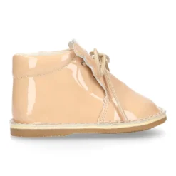 Botita Safari bebé osito con suela SUPER FLEXIBLE en piel charol colores dulces.