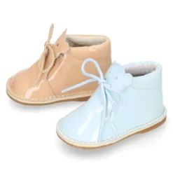 Botita Safari bebé osito con suela SUPER FLEXIBLE en piel charol colores dulces.