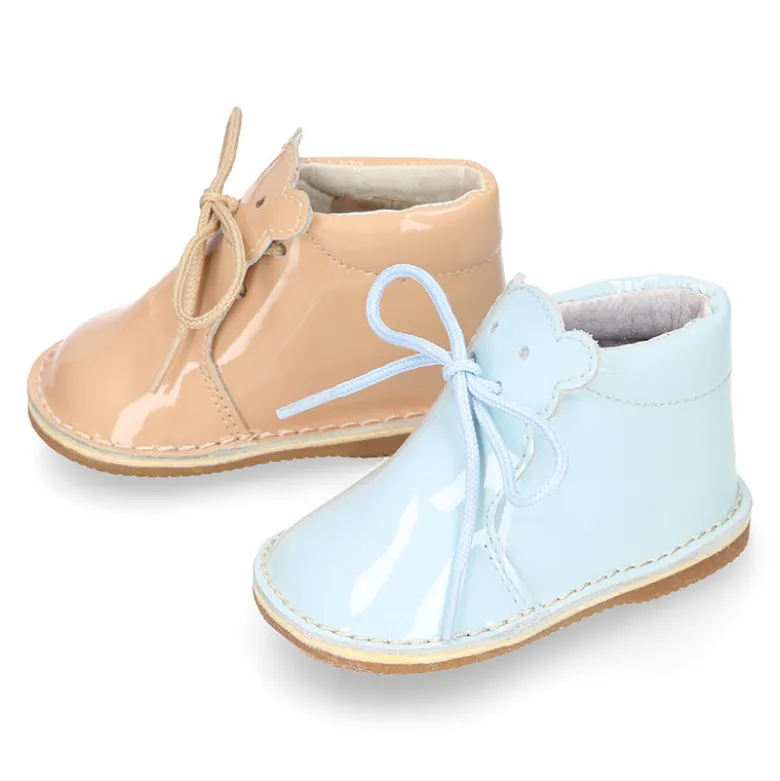 Botita Safari bebé osito con suela SUPER FLEXIBLE en piel charol colores dulces.