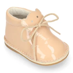 Botita Safari bebé osito con suela SUPER FLEXIBLE en piel charol colores dulces.