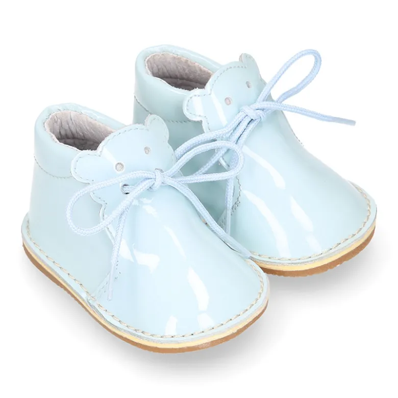 Botita Safari bebé osito con suela SUPER FLEXIBLE en piel charol colores dulces.