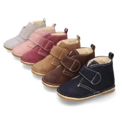 Botita Safari bebé sin cordones y con BORREGO en piel serraje.