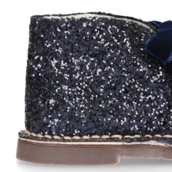 Botita Safari niña en piel serraje con GLITTER y lazos de terciopelo.