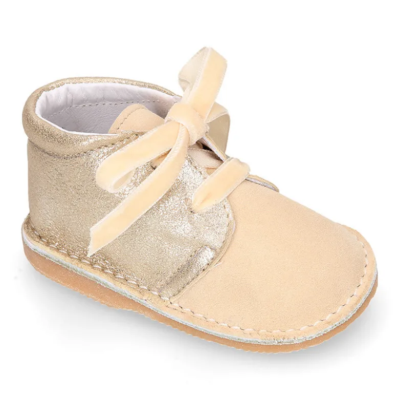 Botita Safari primeros pasos con cordones de terciopelo en piel serraje combinado.