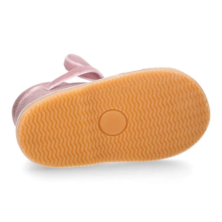 Botita Safari primeros pasos con cordones de terciopelo en piel serraje combinado.