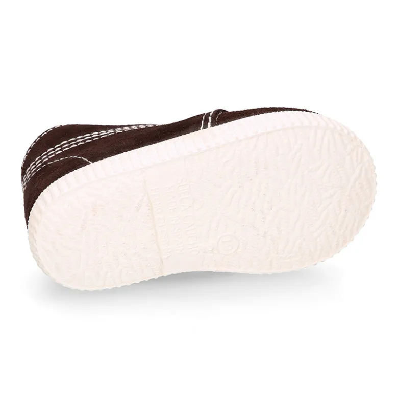 Botitas casual con cordones en piel Serraje.