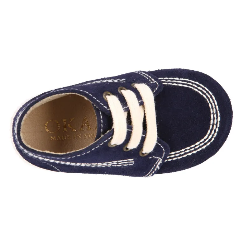 Botitas casual con cordones en piel Serraje.