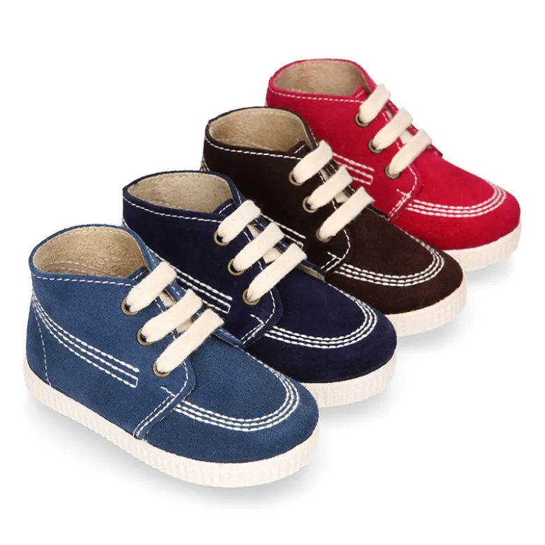 Botitas casual con cordones en piel Serraje.