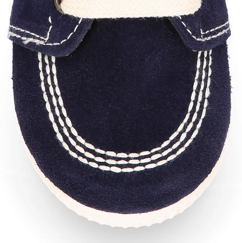 Botitas casual con cordones en piel Serraje.