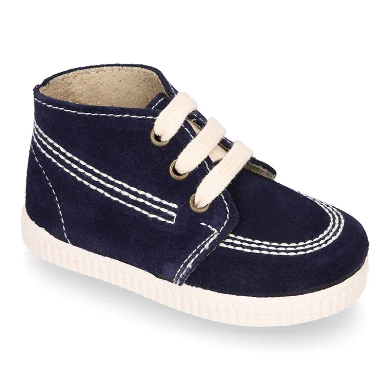 Botitas casual con cordones en piel Serraje.