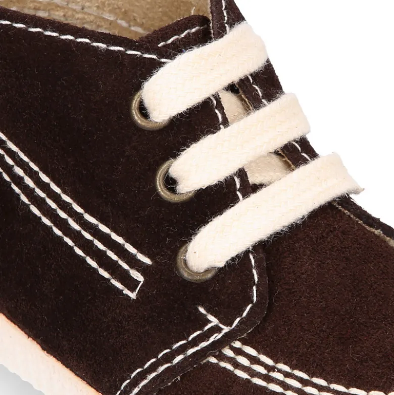 Botitas casual con cordones en piel Serraje.