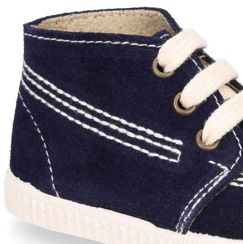 Botitas casual con cordones en piel Serraje.
