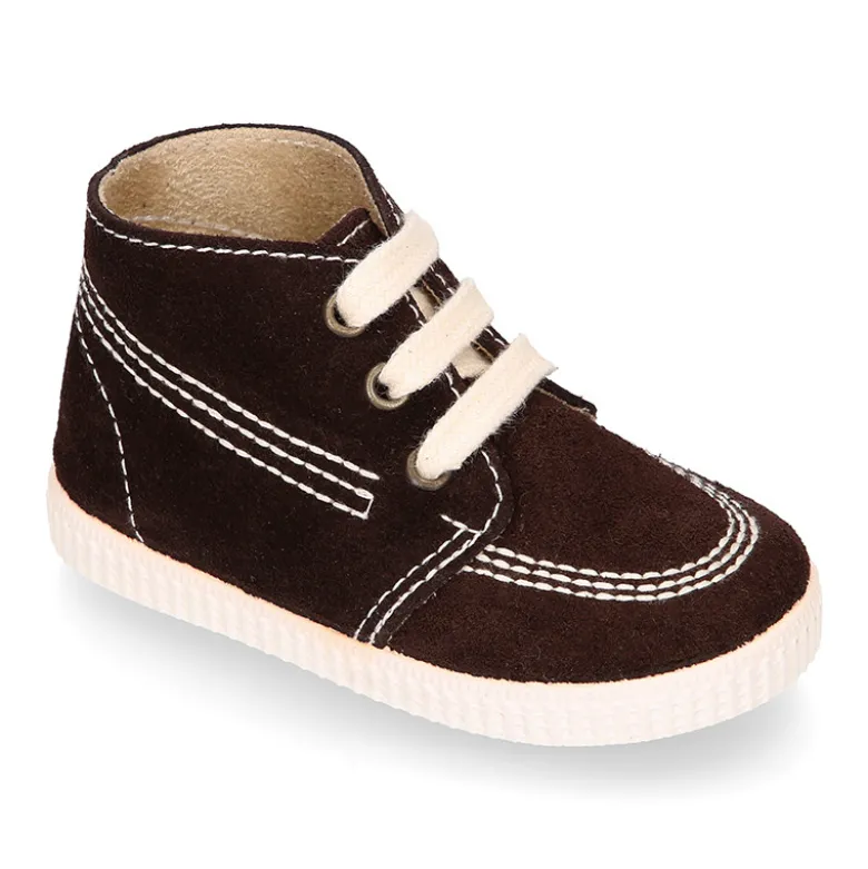 Botitas casual con cordones en piel Serraje.