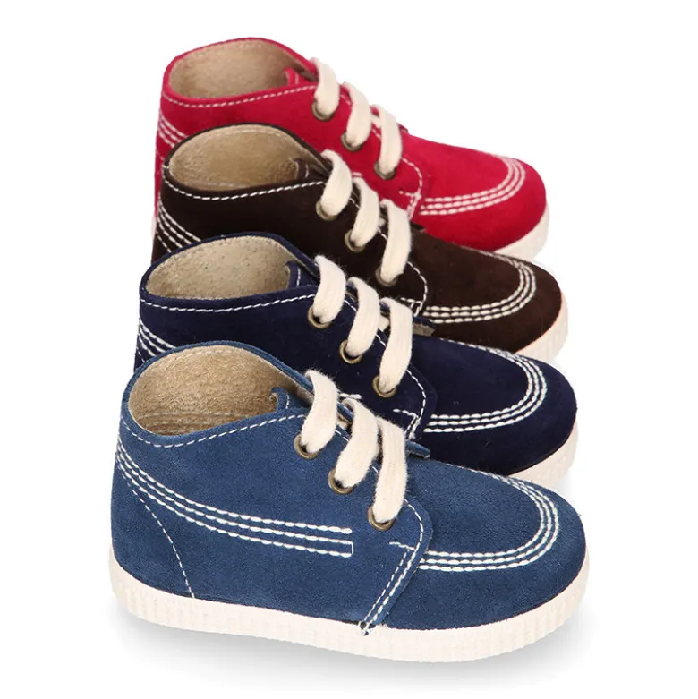 Botitas casual con cordones en piel Serraje.