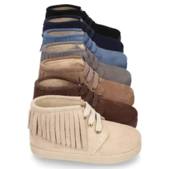 Botitas casual con cordones y FLECOS en piel serraje.