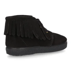 Botitas casual con cordones y FLECOS en piel serraje.