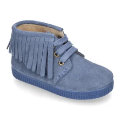Botitas casual con cordones y FLECOS en piel serraje.