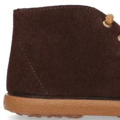 Botitas casual niño con cordones en piel serraje.