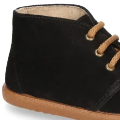 Botitas casual niño con cordones en piel serraje.