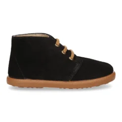 Botitas casual niño con cordones en piel serraje.