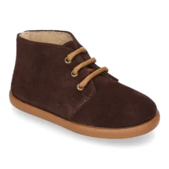 Botitas casual niño con cordones en piel serraje.