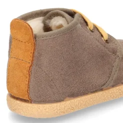 Botitas casual niños con cordones y BORREGO en Serratex.