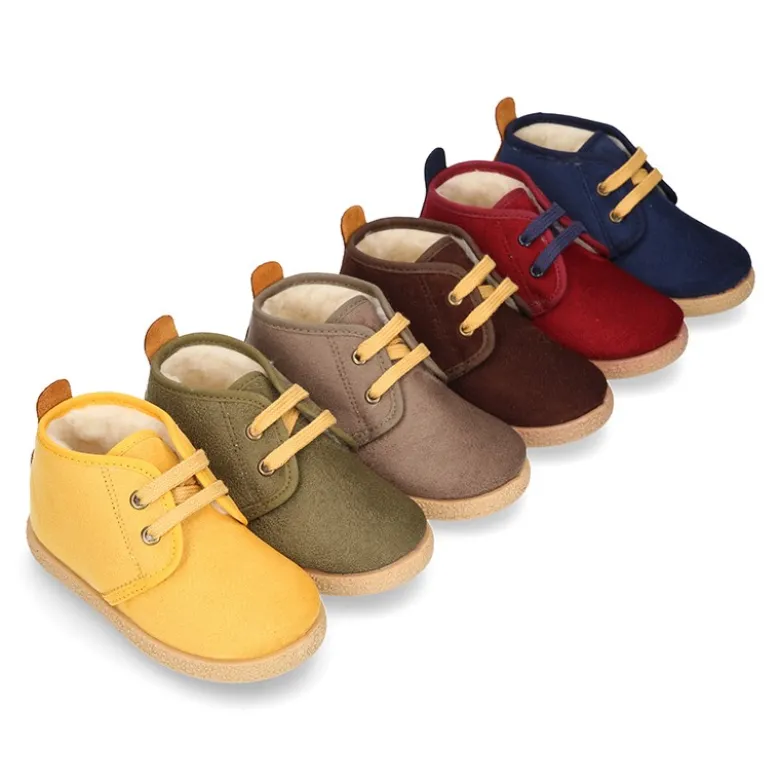 Botitas casual niños con cordones y BORREGO en Serratex.