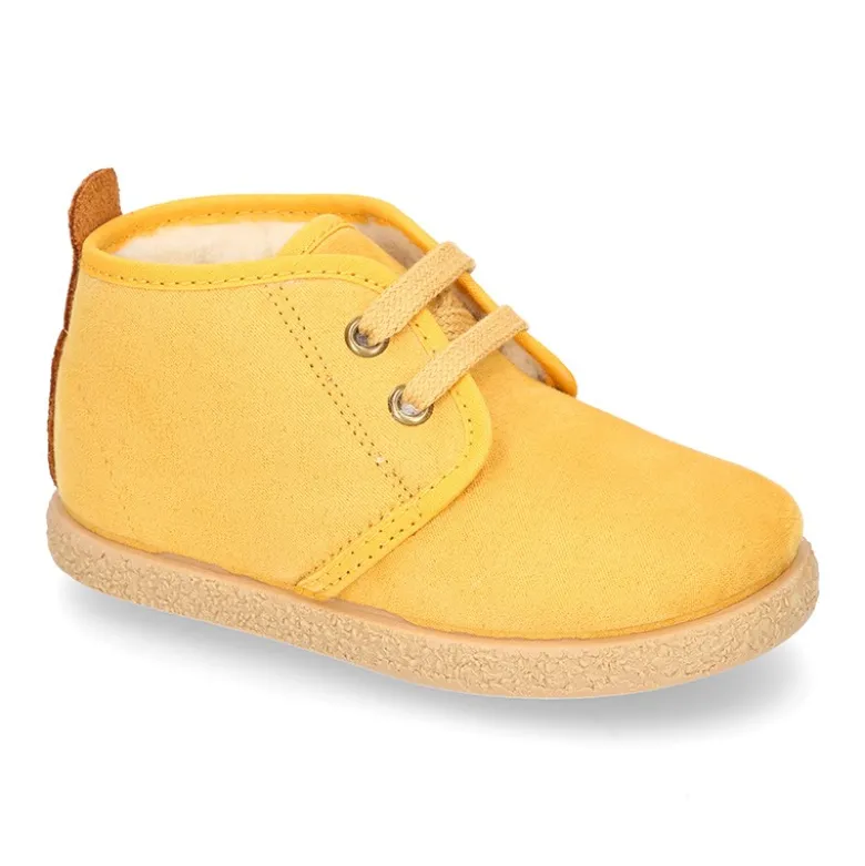 Botitas casual niños con cordones y BORREGO en Serratex.