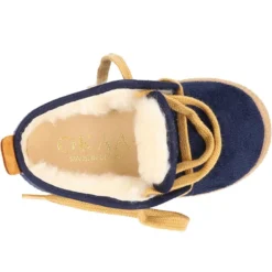 Botitas casual niños con cordones y BORREGO en Serratex.