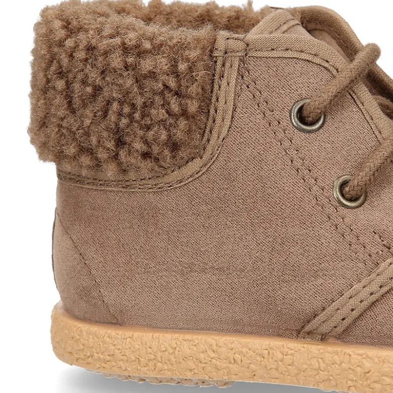 Botitas casual niños con cordones y cuello borrego en Serratex.