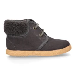 Botitas casual niños con cordones y cuello borrego en Serratex.