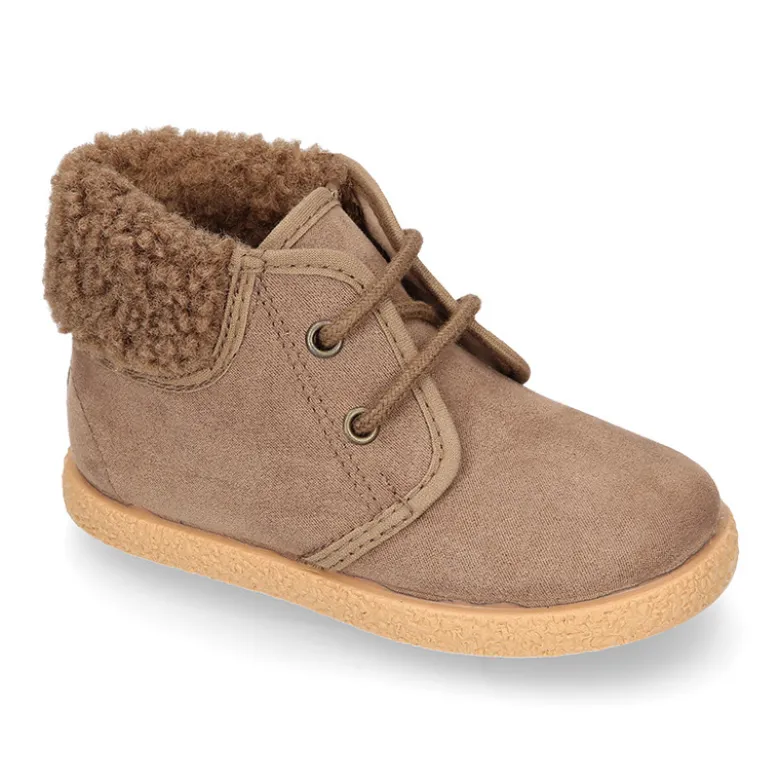 Botitas casual niños con cordones y cuello borrego en Serratex.