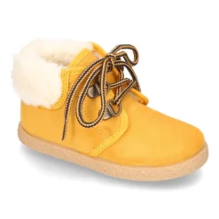 Botitas casual tipo montaña con cordones y BORREGO en Serratex.