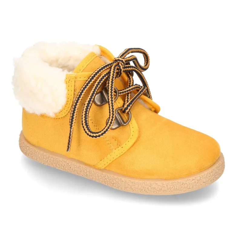 Botitas casual tipo montaña con cordones y BORREGO en Serratex.