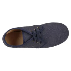Botitas con cordones tipo bamba con diseño vaquero.