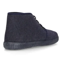 Botitas con cordones tipo bamba con diseño vaquero.