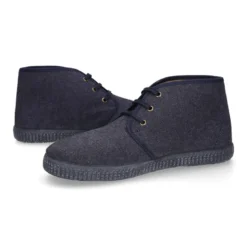 Botitas con cordones tipo bamba con diseño vaquero.
