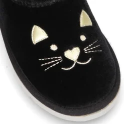 Botitas tipo Australianas niña en terciopelo negro con diseño GATITO.